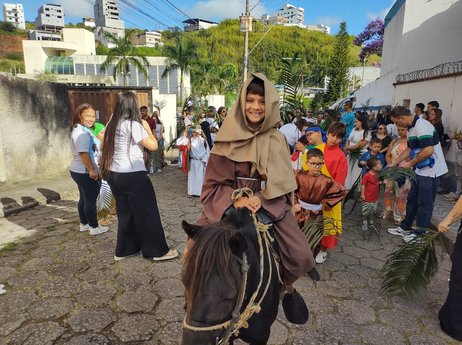Comunidade Católica celebra Domingo de Ramos em Santos Dumont